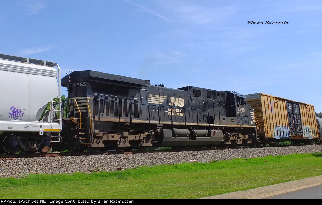 NS 4365, mid-train helper, 